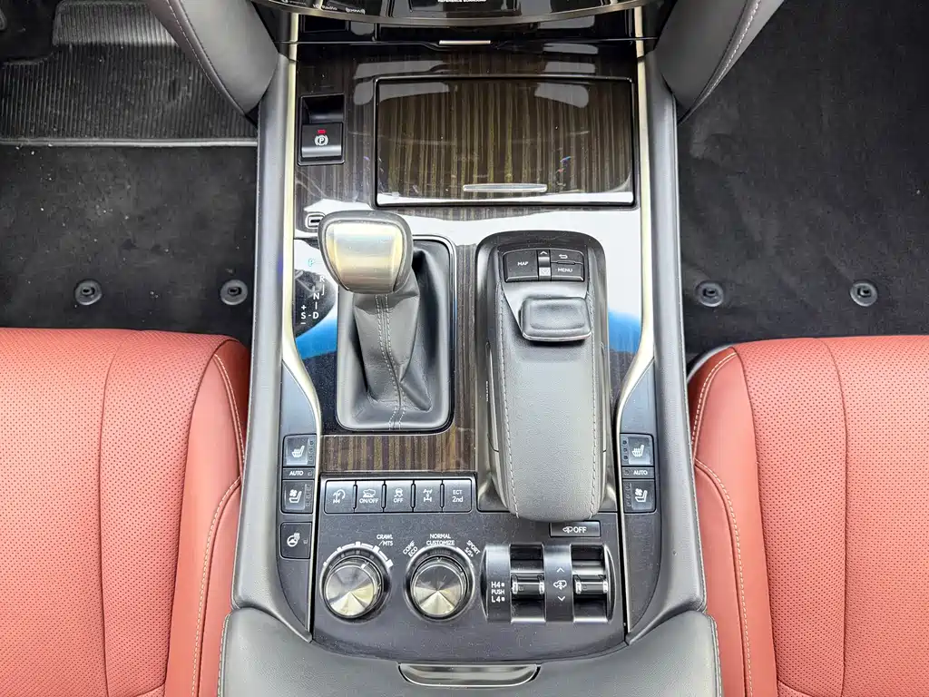 Lexus LX — фото 15