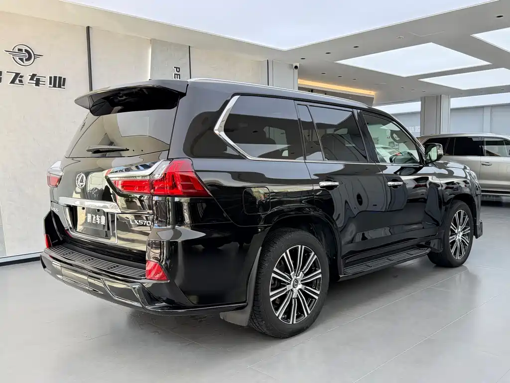 Lexus LX — фото 18