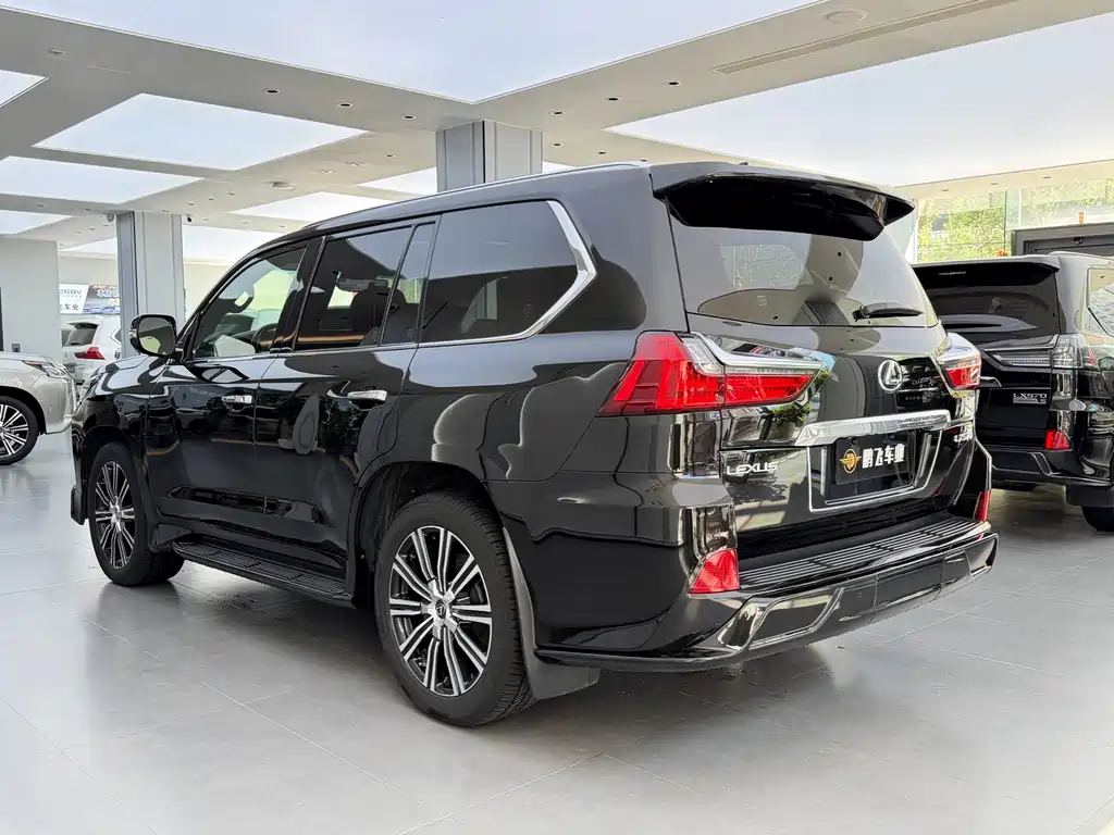 Lexus LX — фото 19