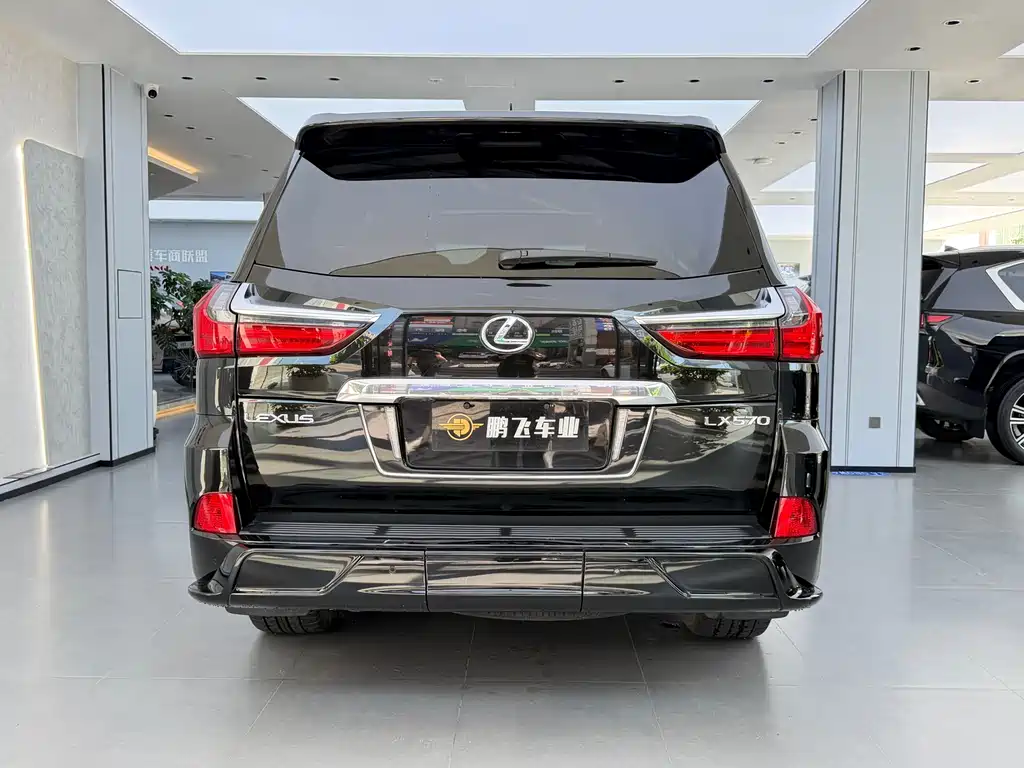 Lexus LX — фото 3