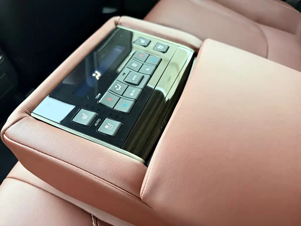 Lexus LX — фото 21