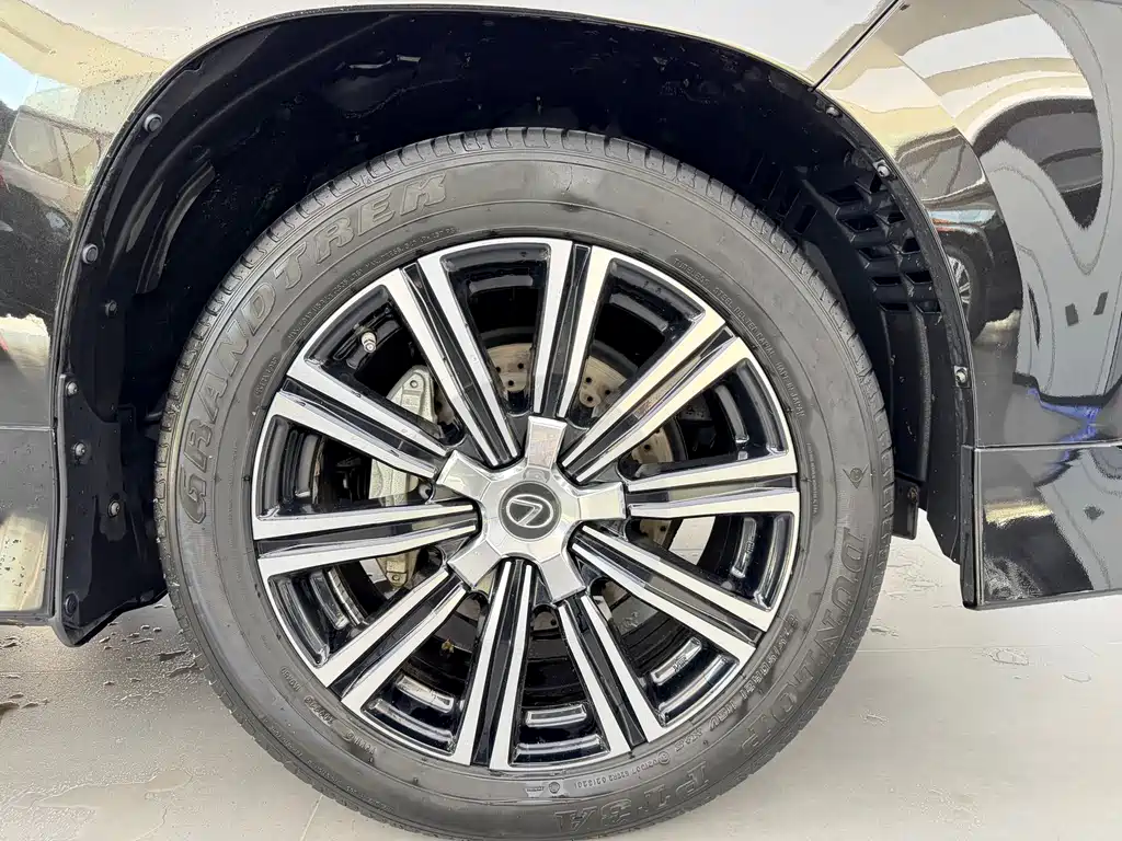 Lexus LX — фото 22