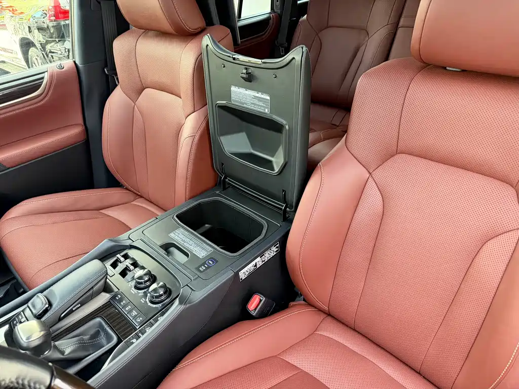 Lexus LX — фото 9