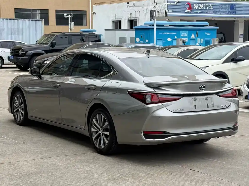 Lexus ES — фото 9