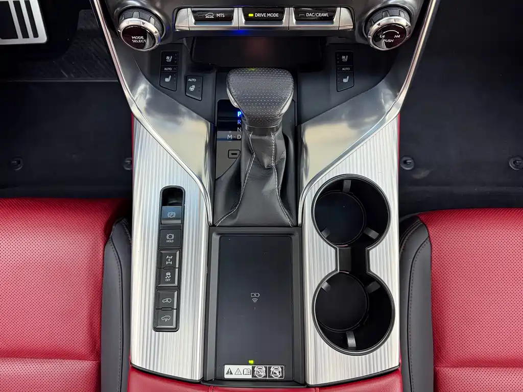 Lexus LX — фото 11