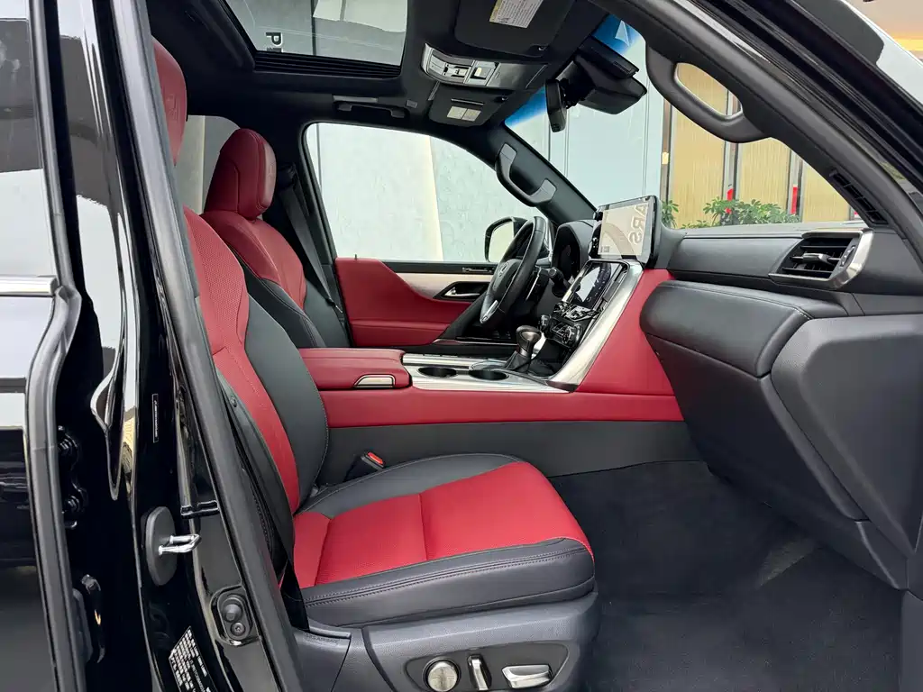 Lexus LX — фото 13