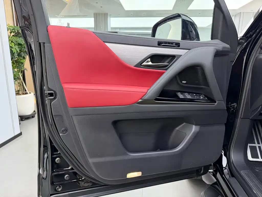 Lexus LX — фото 17