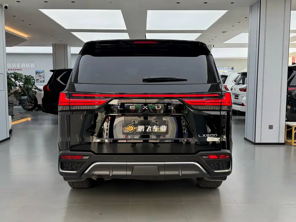 Lexus LX — фото 3