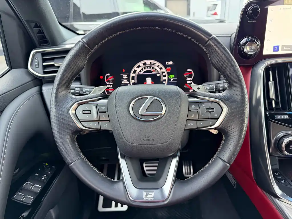 Lexus LX — фото 8