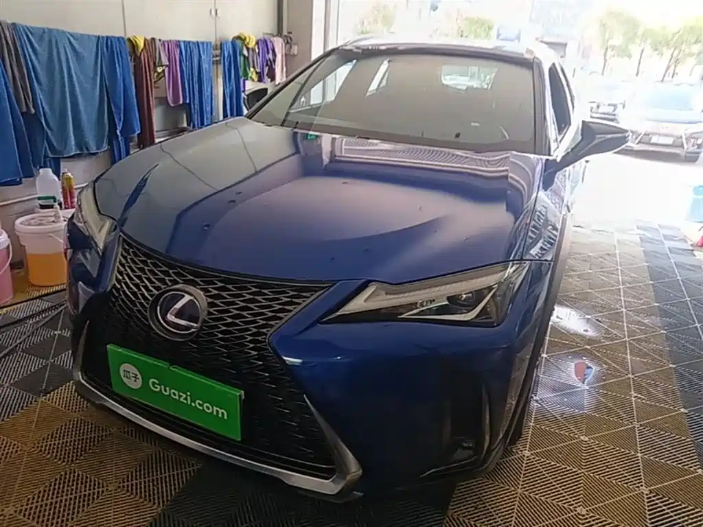Lexus UX — фото 2