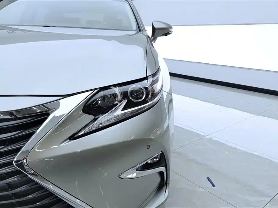 Lexus ES — фото 5