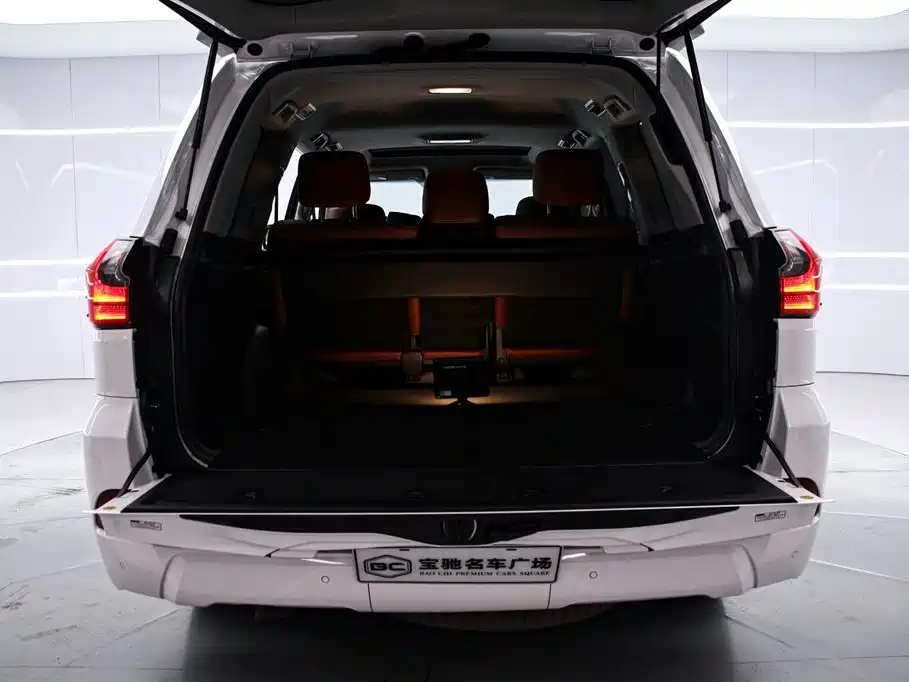Lexus LX — фото 15