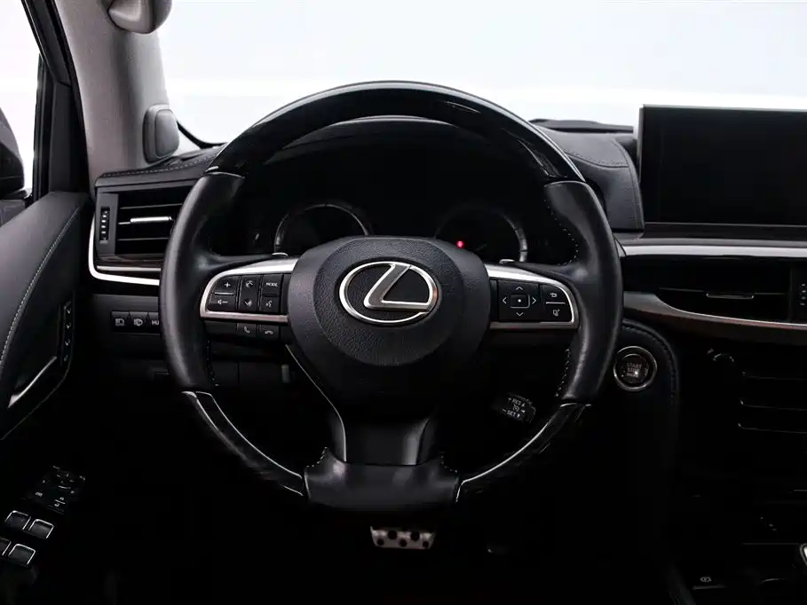 Lexus LX — фото 7