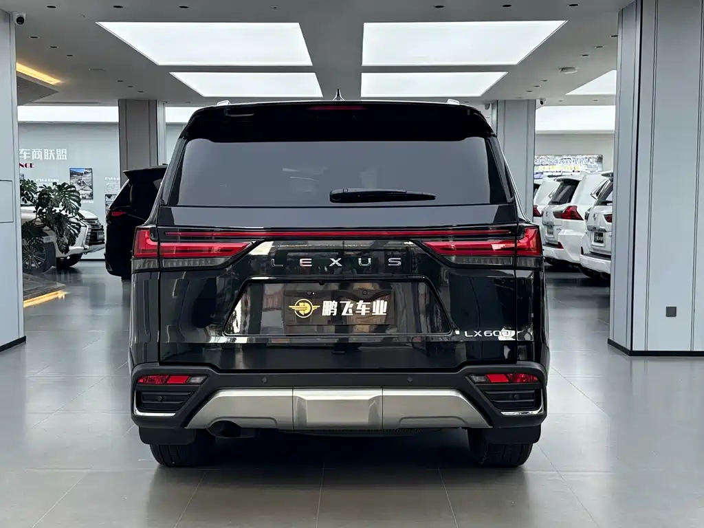 Lexus LX — фото 2
