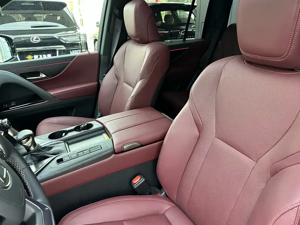 Lexus LX — фото 11