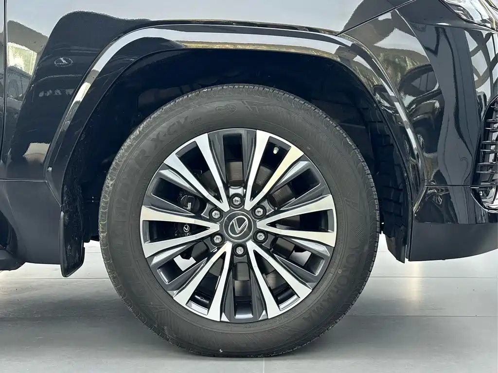 Lexus LX — фото 23