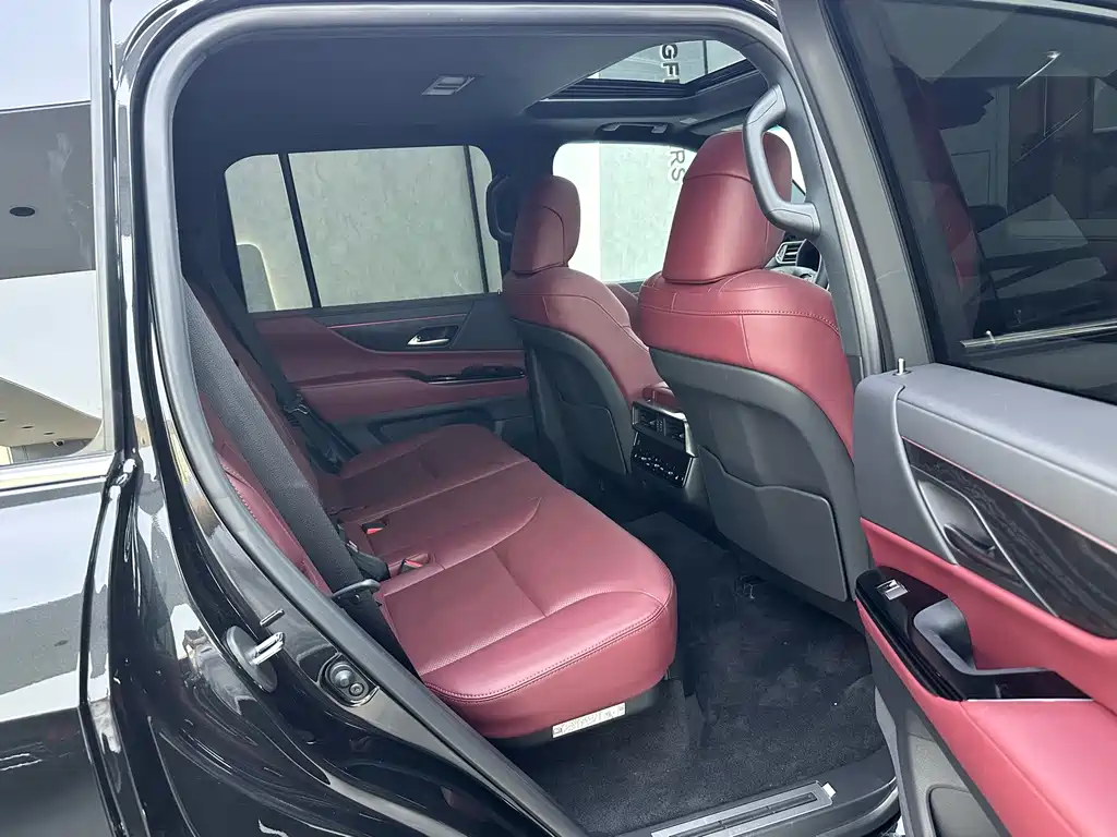 Lexus LX — фото 10