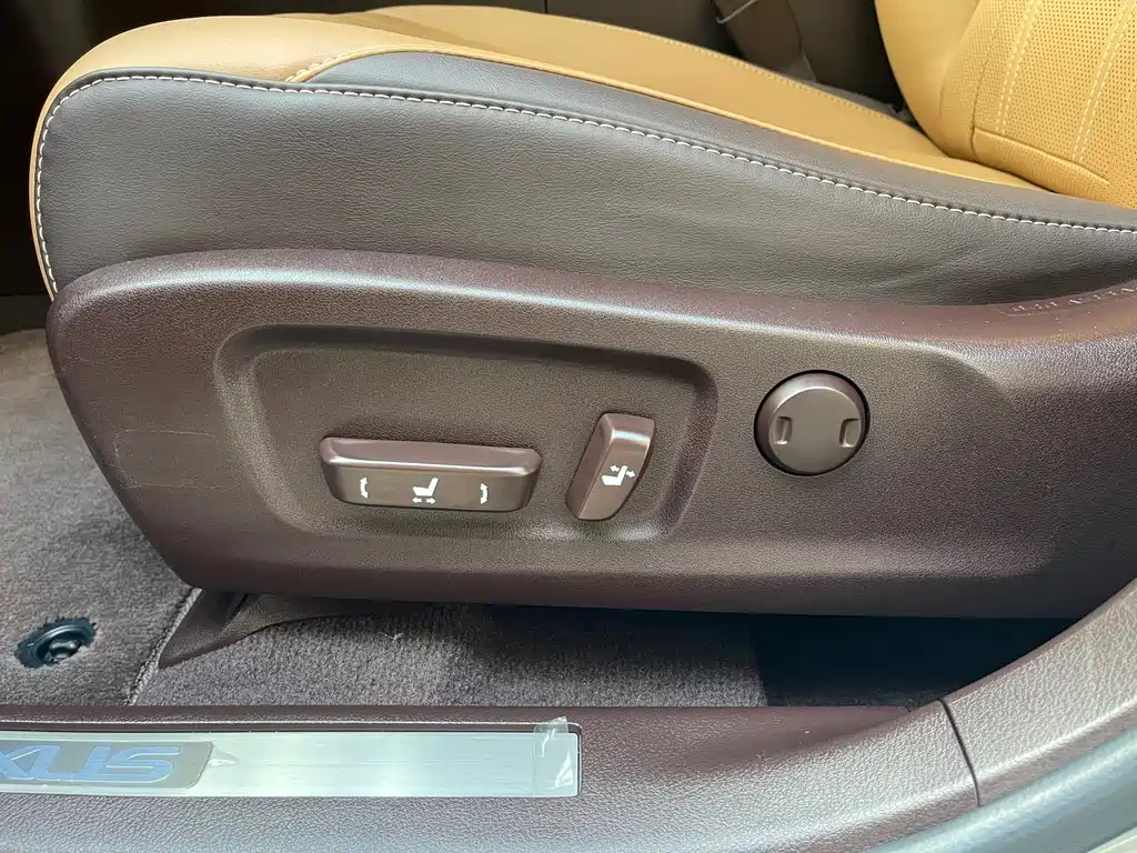 Lexus RX — фото 17