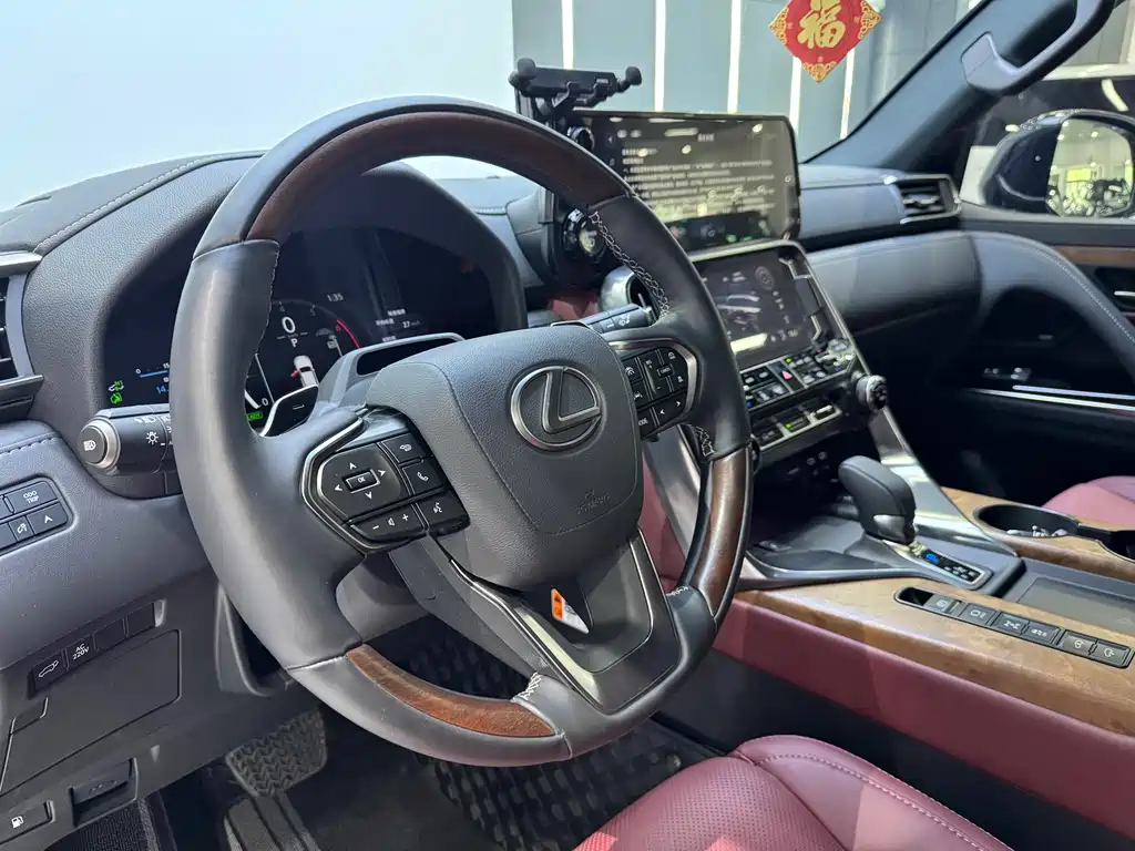 Lexus LX — фото 8
