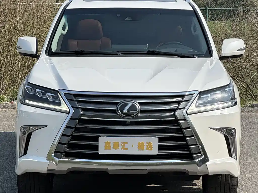 Lexus LX — фото 2