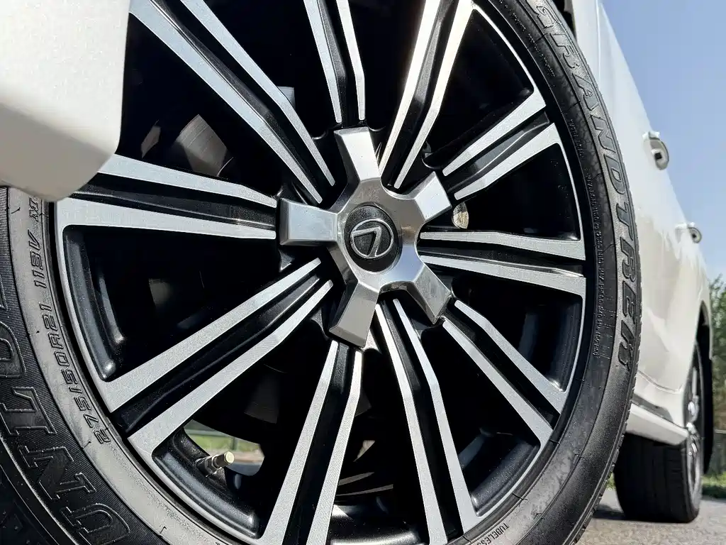 Lexus LX — фото 14