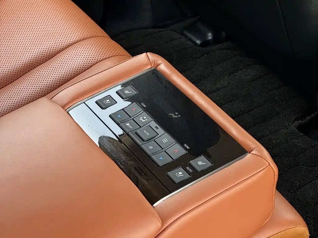 Lexus LX — фото 21