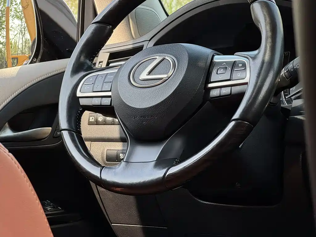 Lexus LX — фото 22