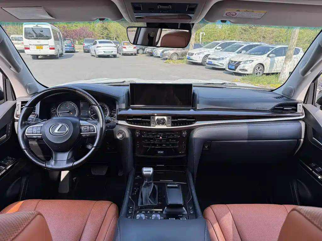 Lexus LX — фото 23