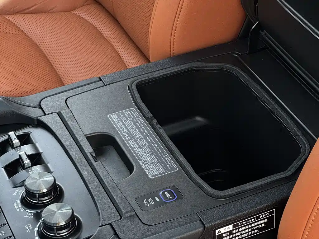 Lexus LX — фото 26