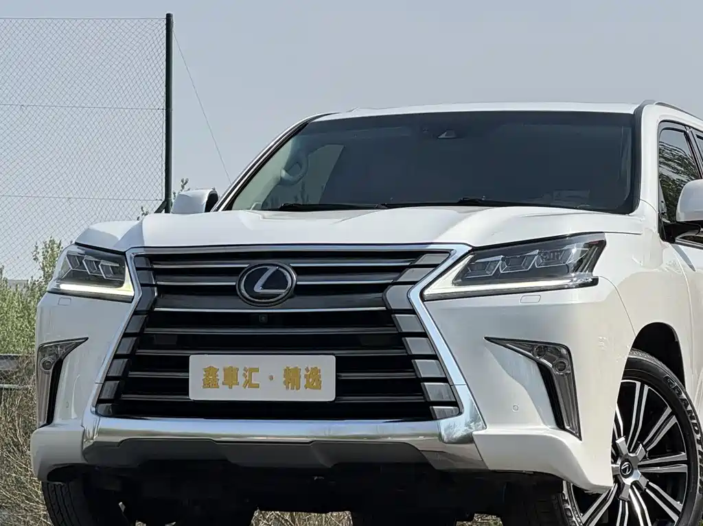 Lexus LX — фото 7