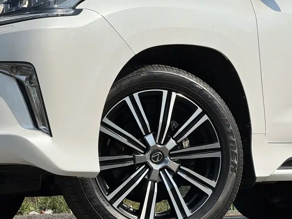 Lexus LX — фото 8
