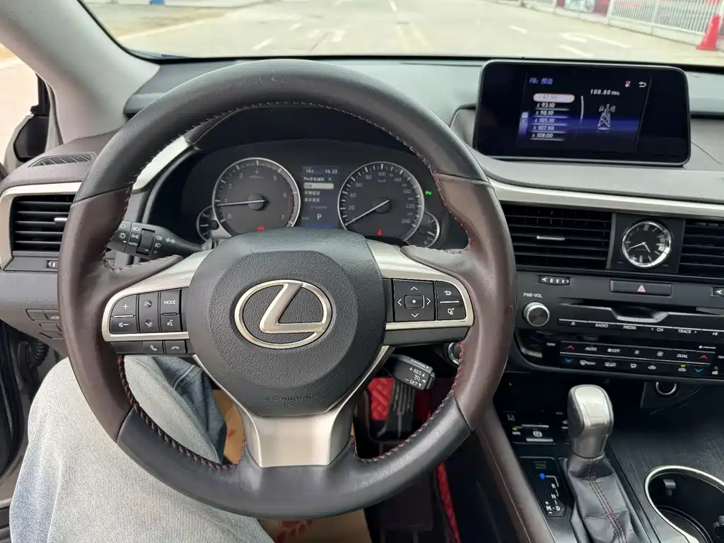 Lexus RX — фото 16