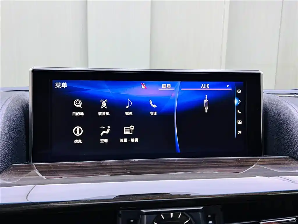 Lexus LX — фото 13
