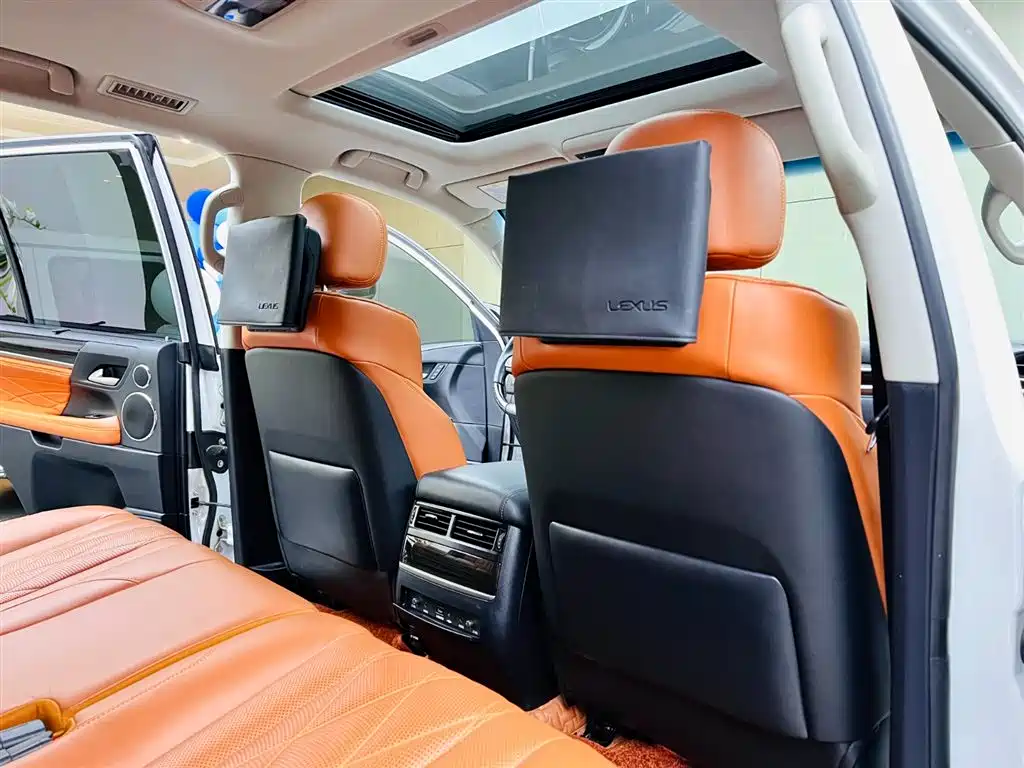 Lexus LX — фото 17