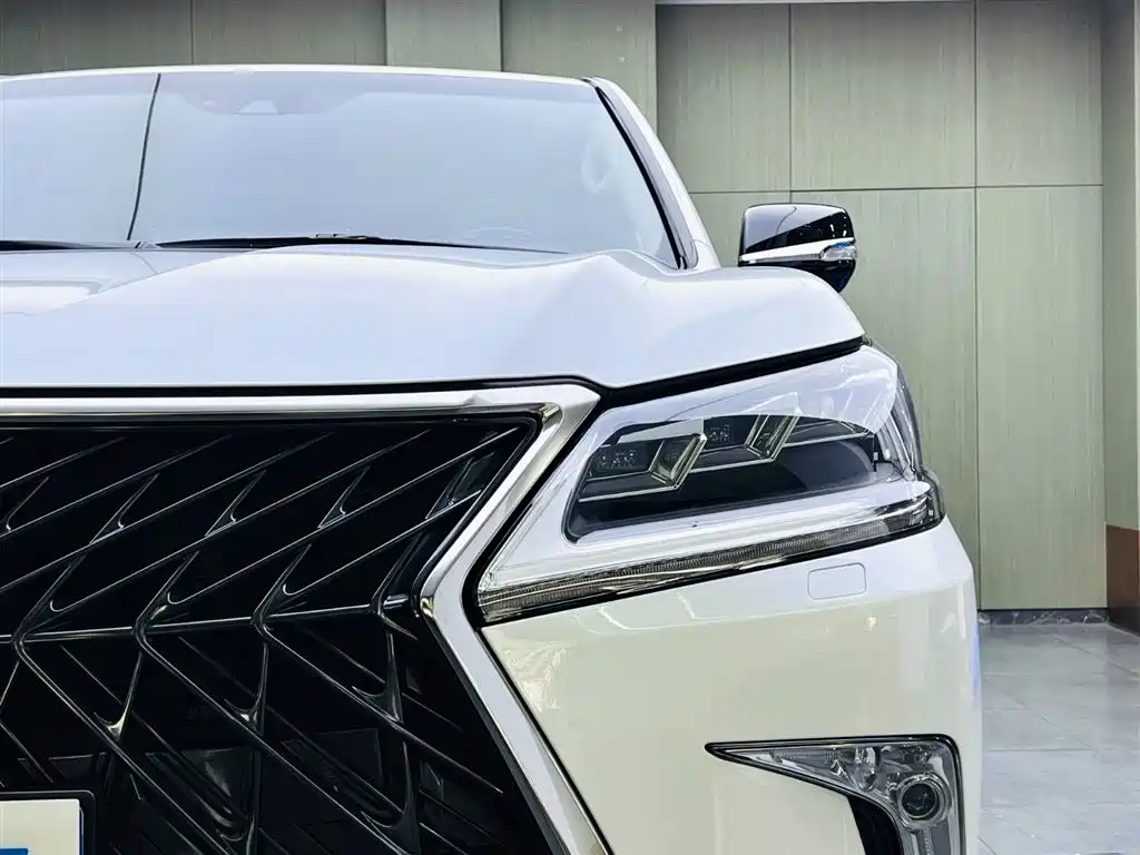 Lexus LX — фото 7