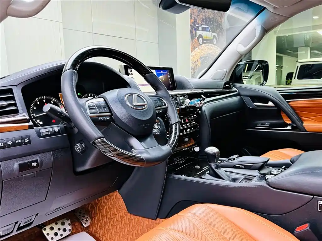 Lexus LX — фото 8