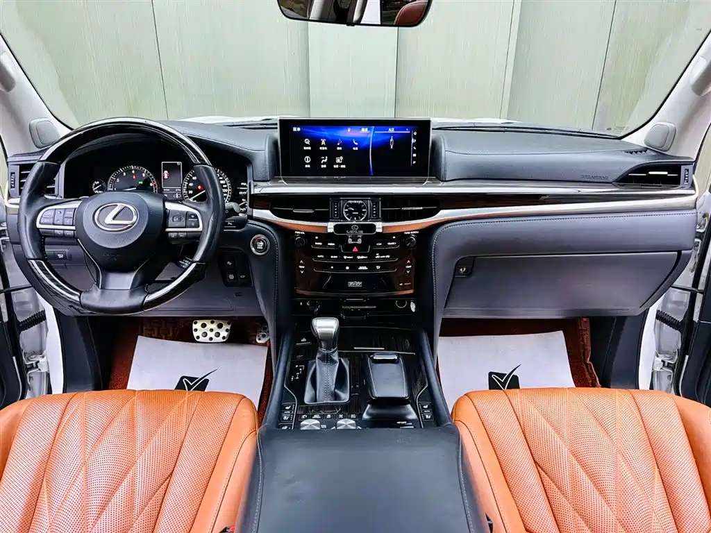 Lexus LX — фото 9