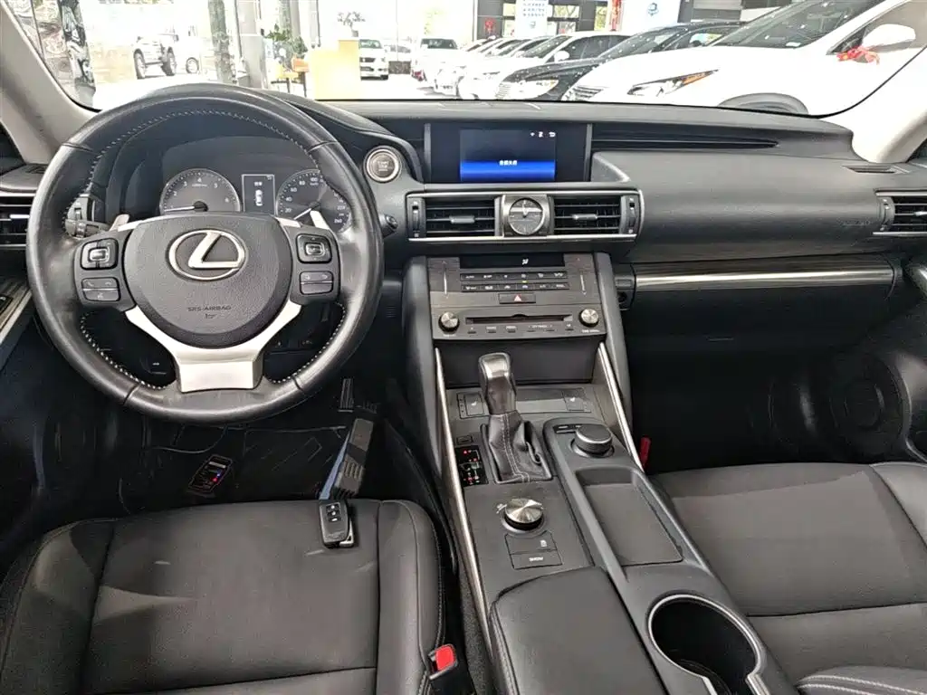 Lexus IS — фото 10