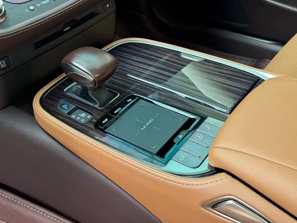 Lexus LS — фото 13