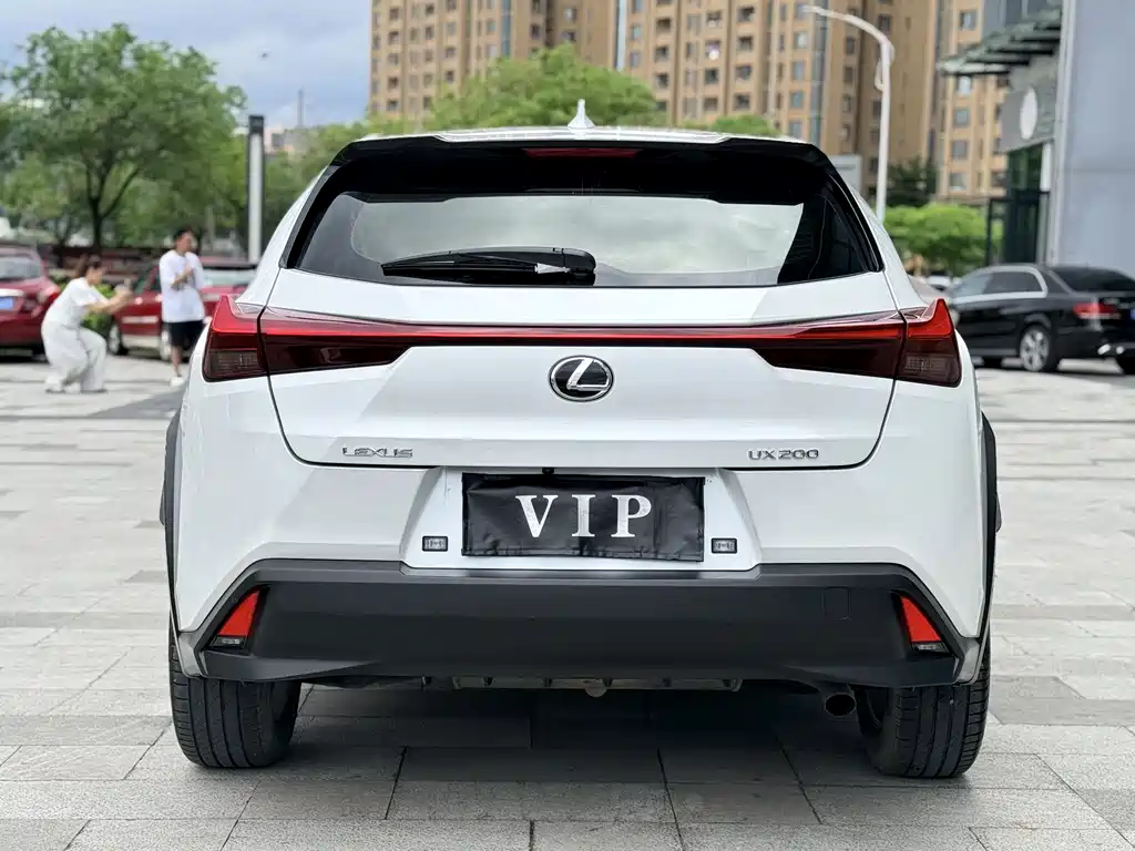 Lexus UX — фото 3