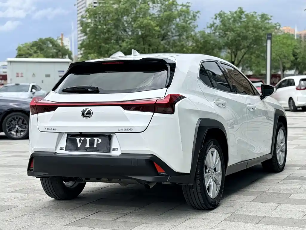 Lexus UX — фото 4