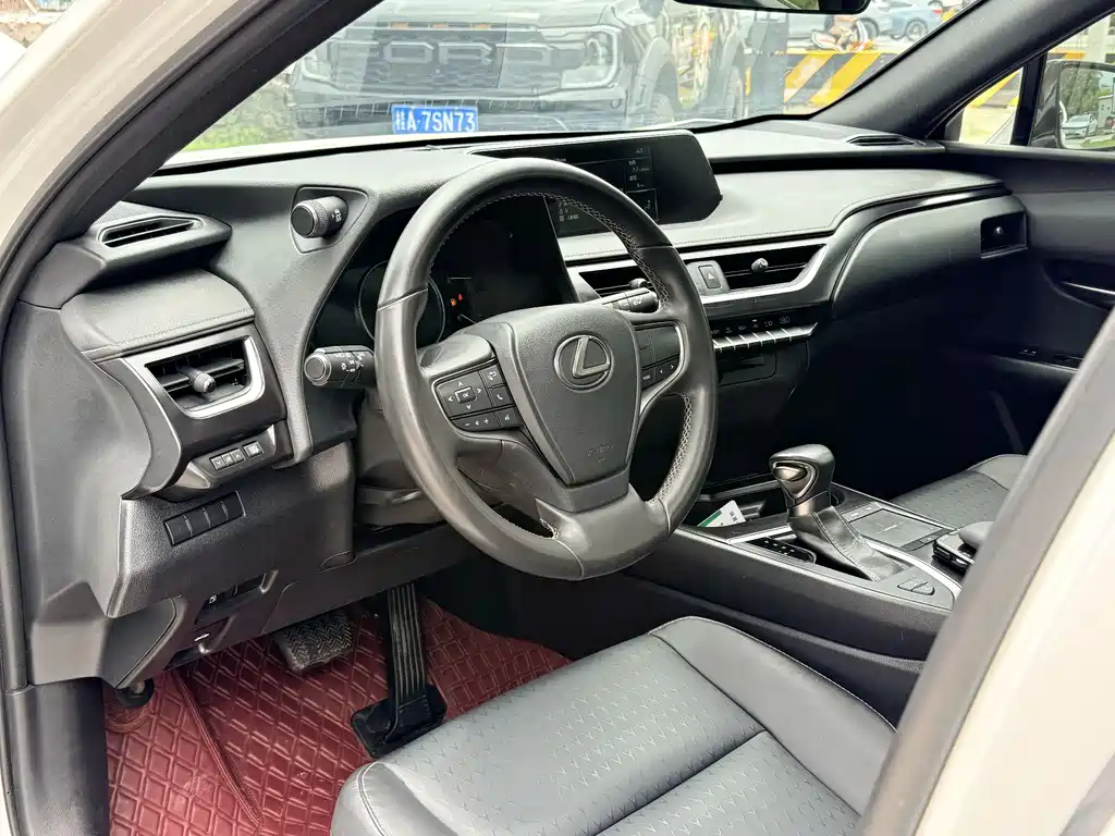 Lexus UX — фото 9