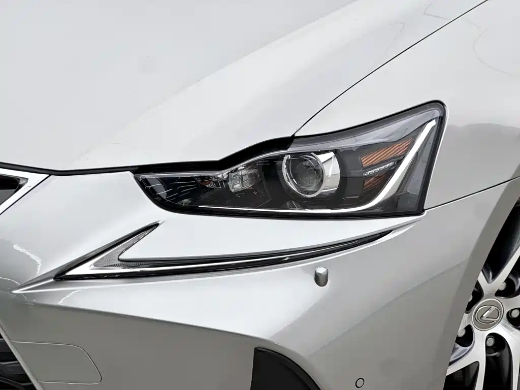Lexus IS — фото 11
