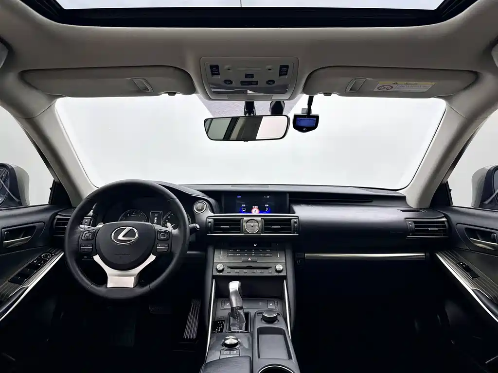 Lexus IS — фото 7