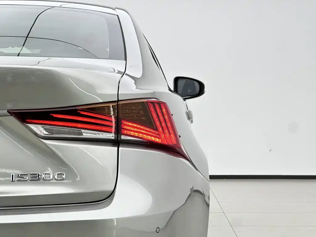 Lexus IS — фото 10