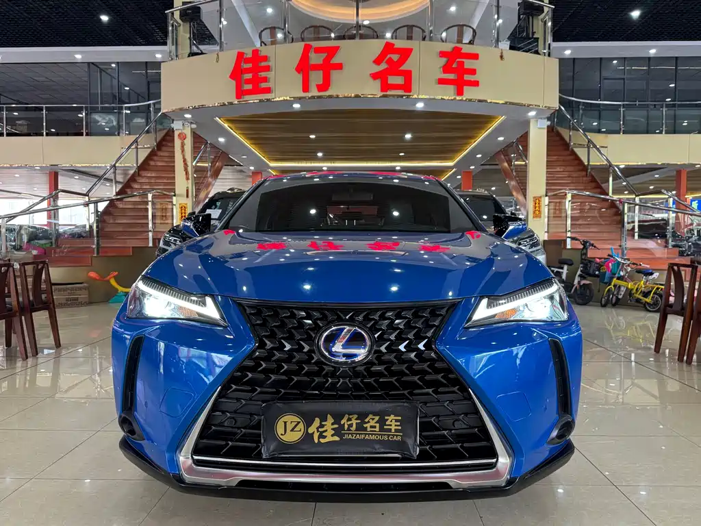 Lexus UX — фото 2