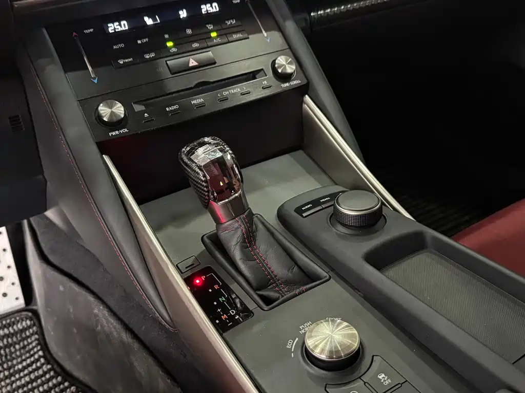 Lexus UX — фото 15