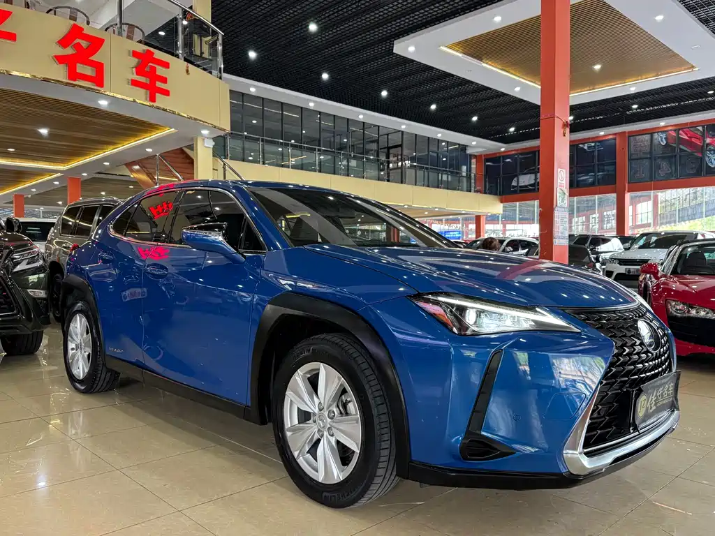 Lexus UX — фото 3