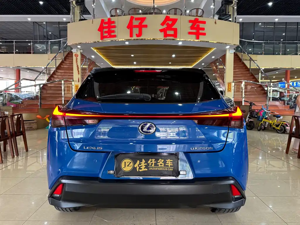 Lexus UX — фото 4
