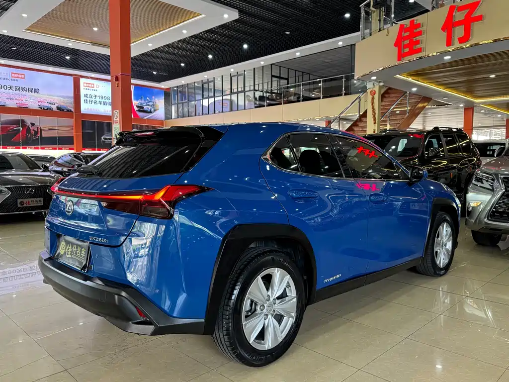 Lexus UX — фото 6